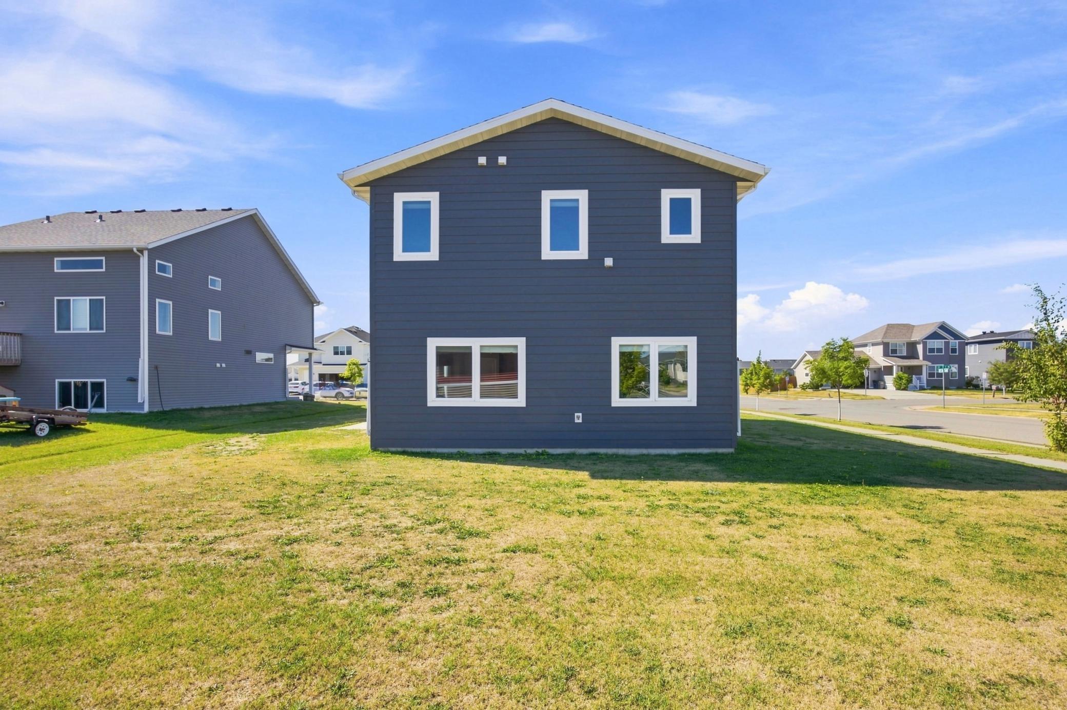 2019 single family home for sale at 1102 LILAC Lane in Moorhead, MN — 4 bed, 3 bath (photo 35 of 42)