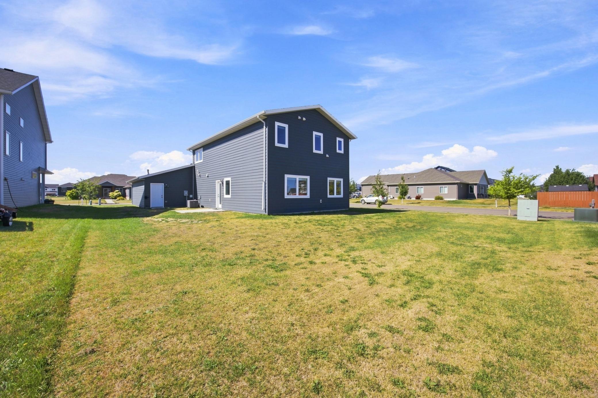 2019 single family home for sale at 1102 LILAC Lane in Moorhead, MN — 4 bed, 3 bath (photo 36 of 42)