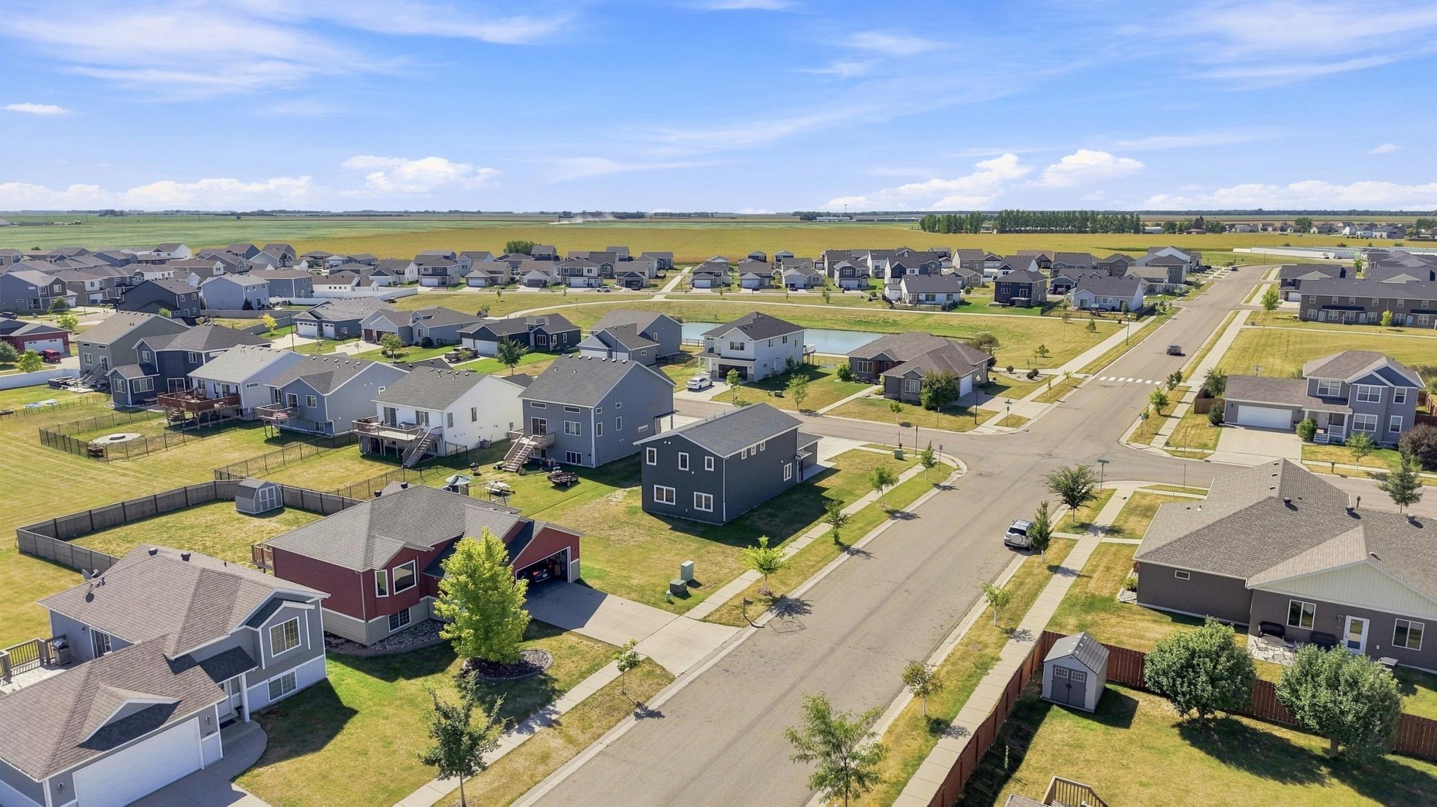 2019 single family home for sale at 1102 LILAC Lane in Moorhead, MN — 4 bed, 3 bath (photo 38 of 42)