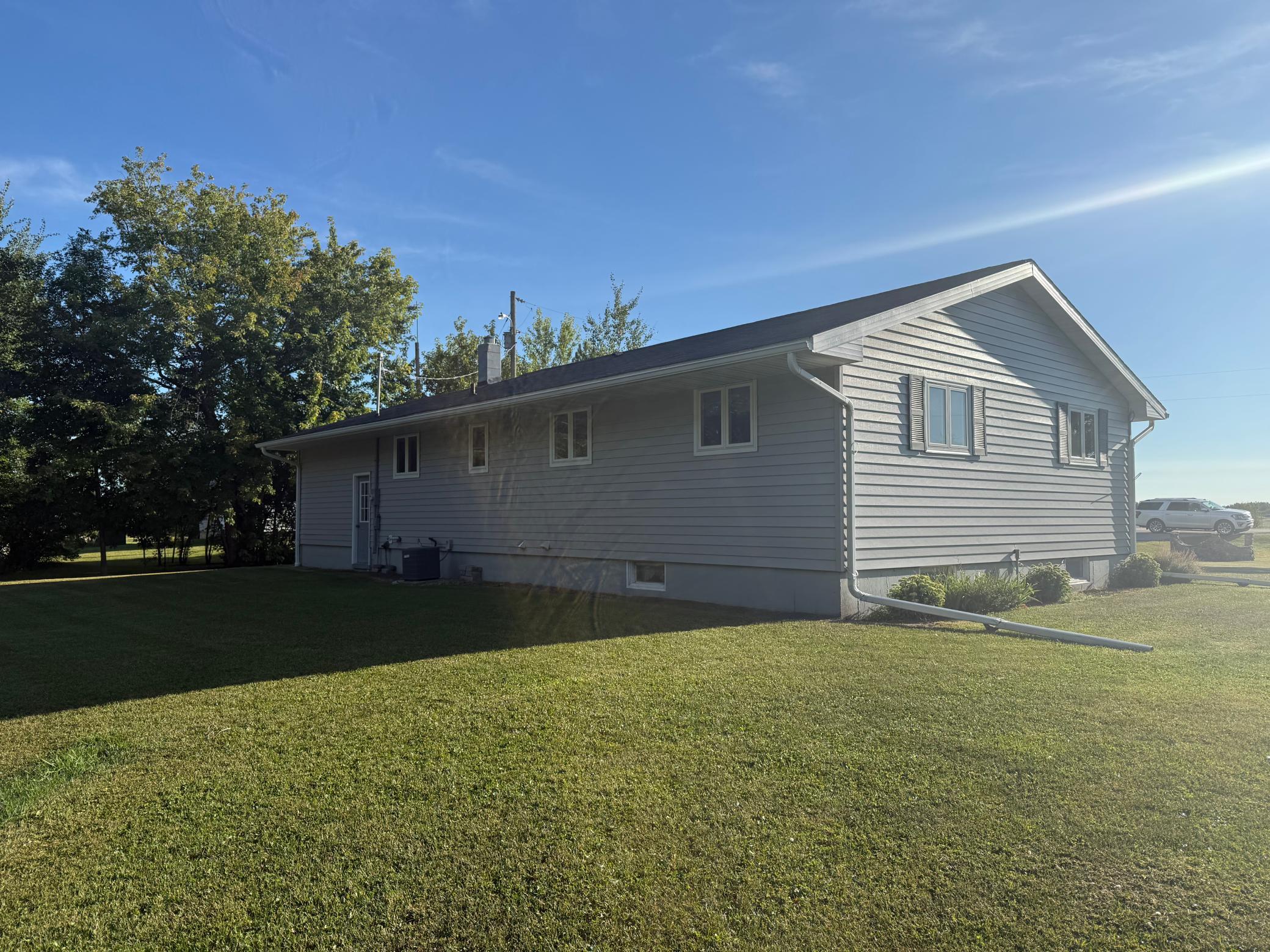 1970 single family home for sale at 24247 County Road 15 in Badger, MN — 3 bed, 1 bath (photo 2 of 18)