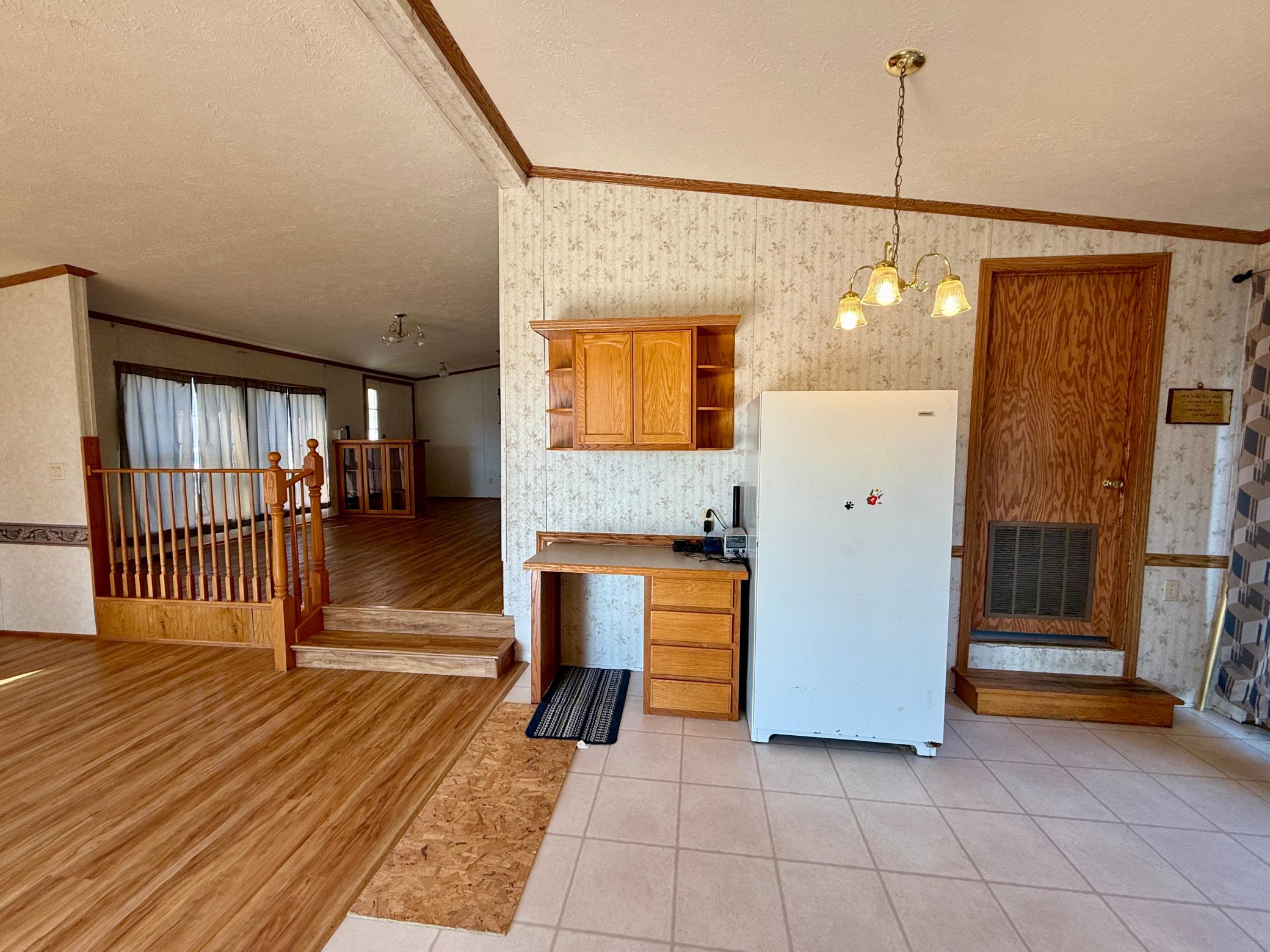 2001 single family home for sale at 1226 9th Street SW in Valley City, ND — 3 bed, 2 bath (photo 11 of 24)