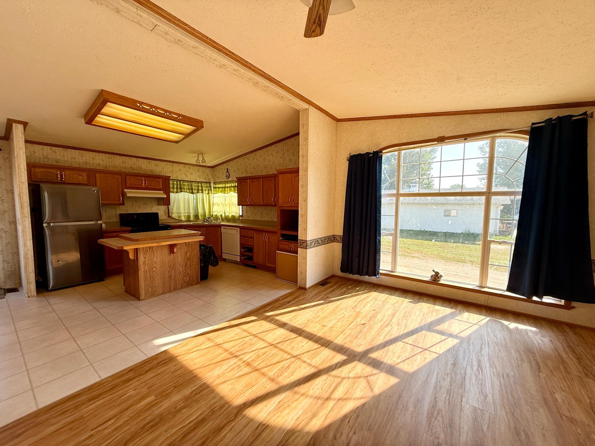 2001 single family home for sale at 1226 9th Street SW in Valley City, ND — 3 bed, 2 bath (photo 12 of 24)