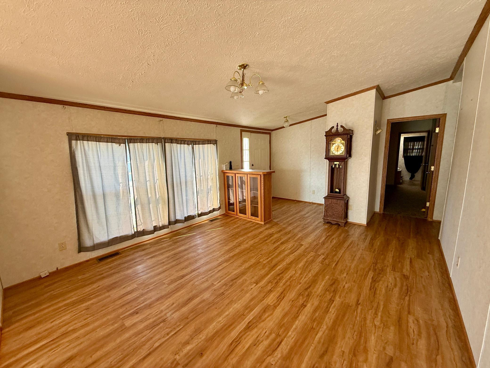 2001 single family home for sale at 1226 9th Street SW in Valley City, ND — 3 bed, 2 bath (photo 14 of 24)