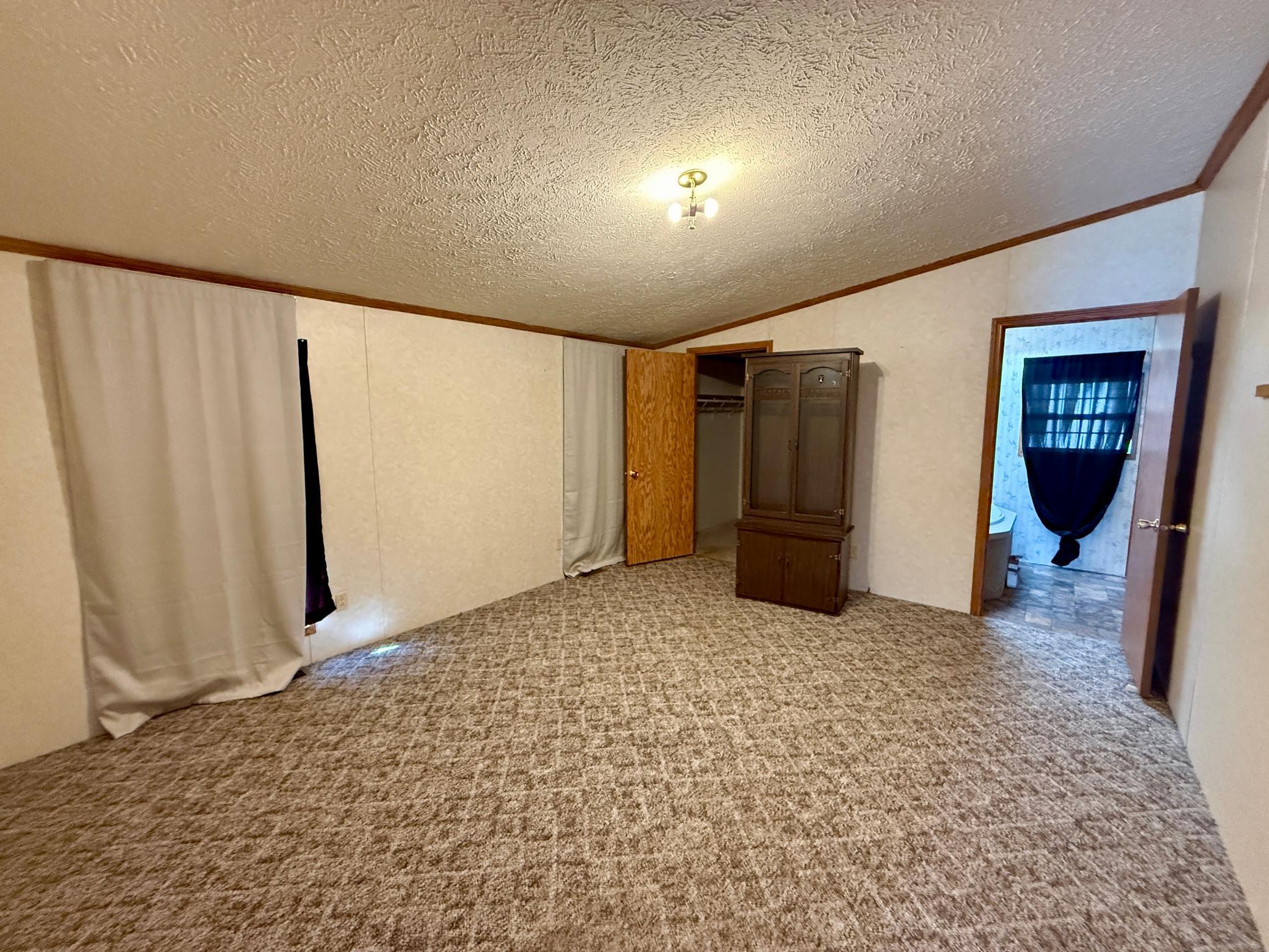 2001 single family home for sale at 1226 9th Street SW in Valley City, ND — 3 bed, 2 bath (photo 15 of 24)