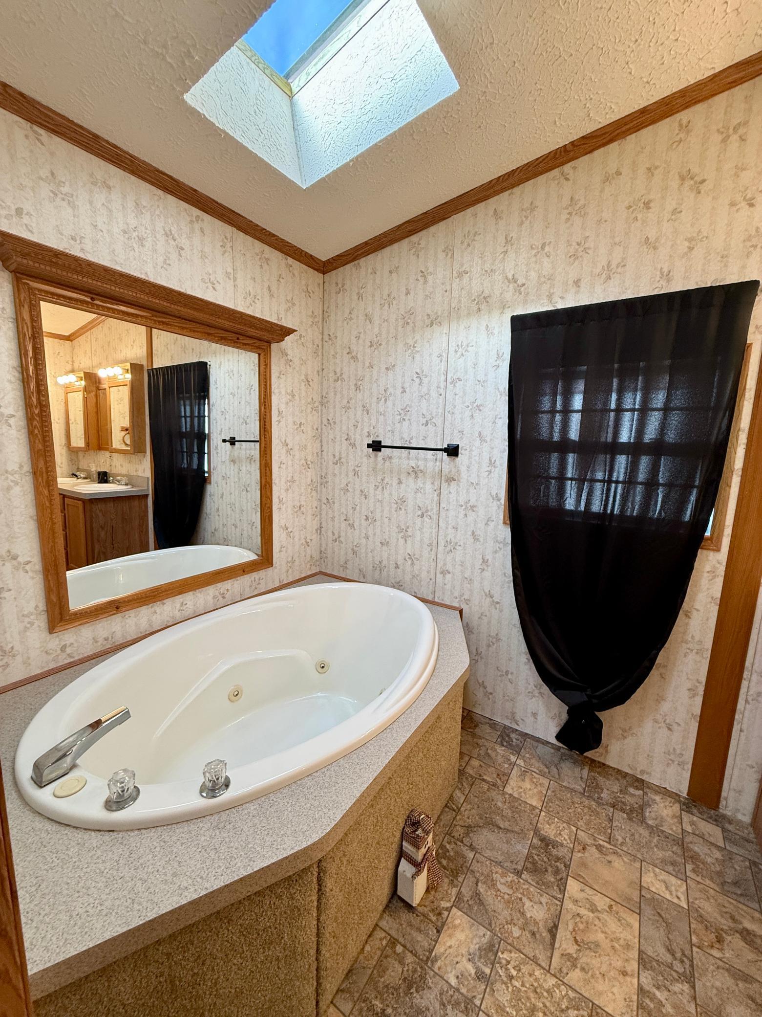 2001 single family home for sale at 1226 9th Street SW in Valley City, ND — 3 bed, 2 bath (photo 16 of 24)