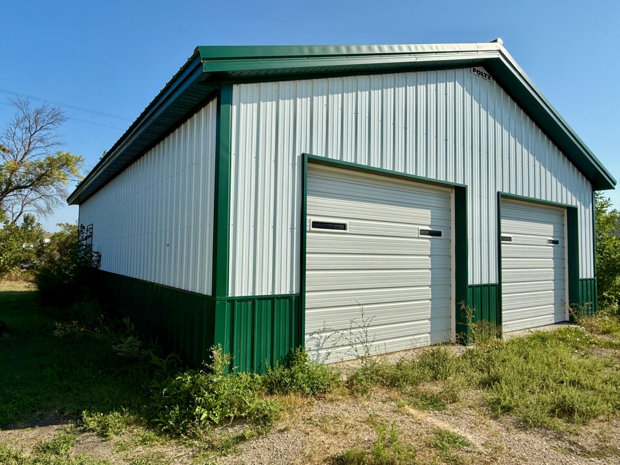 2001 single family home for sale at 1226 9th Street SW in Valley City, ND — 3 bed, 2 bath (photo 3 of 24)