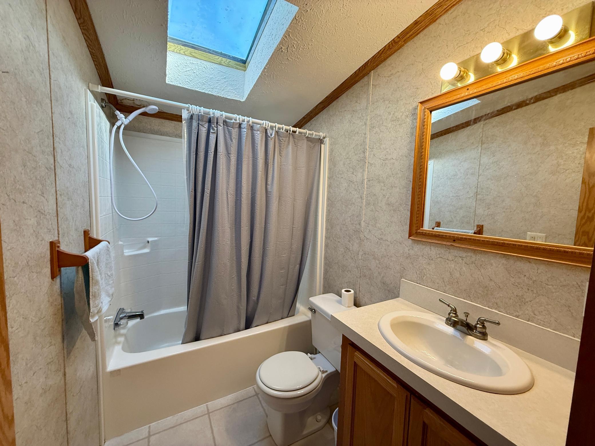 2001 single family home for sale at 1226 9th Street SW in Valley City, ND — 3 bed, 2 bath (photo 21 of 24)