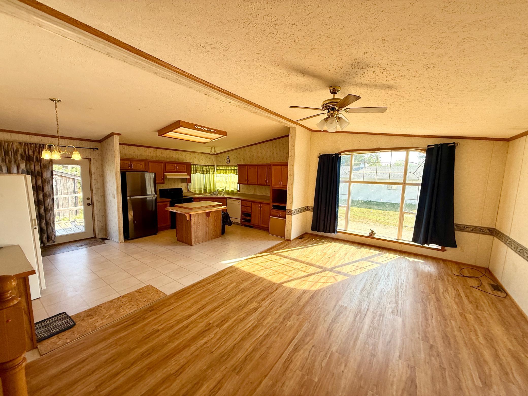 2001 single family home for sale at 1226 9th Street SW in Valley City, ND — 3 bed, 2 bath (photo 8 of 24)