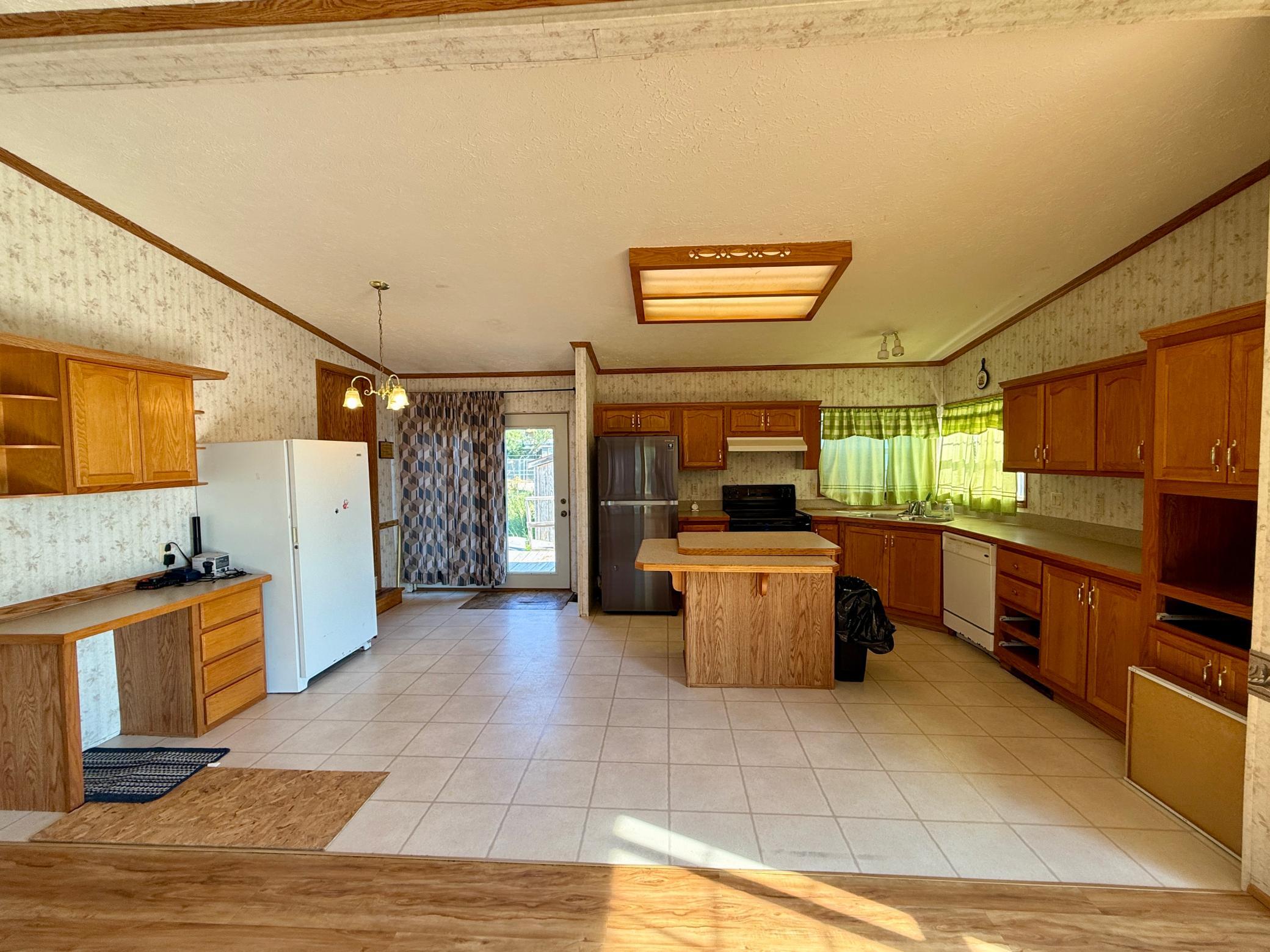 2001 single family home for sale at 1226 9th Street SW in Valley City, ND — 3 bed, 2 bath (photo 10 of 24)