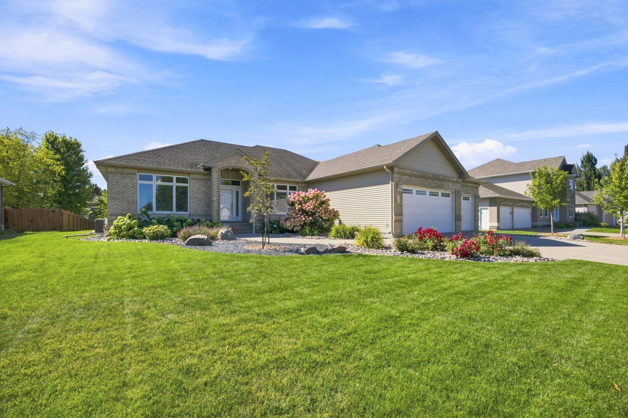 1999 single family home for sale at 2108 ROSE CREEK Boulevard S in Fargo, ND — 5 bed, 3 bath (photo 2 of 70)