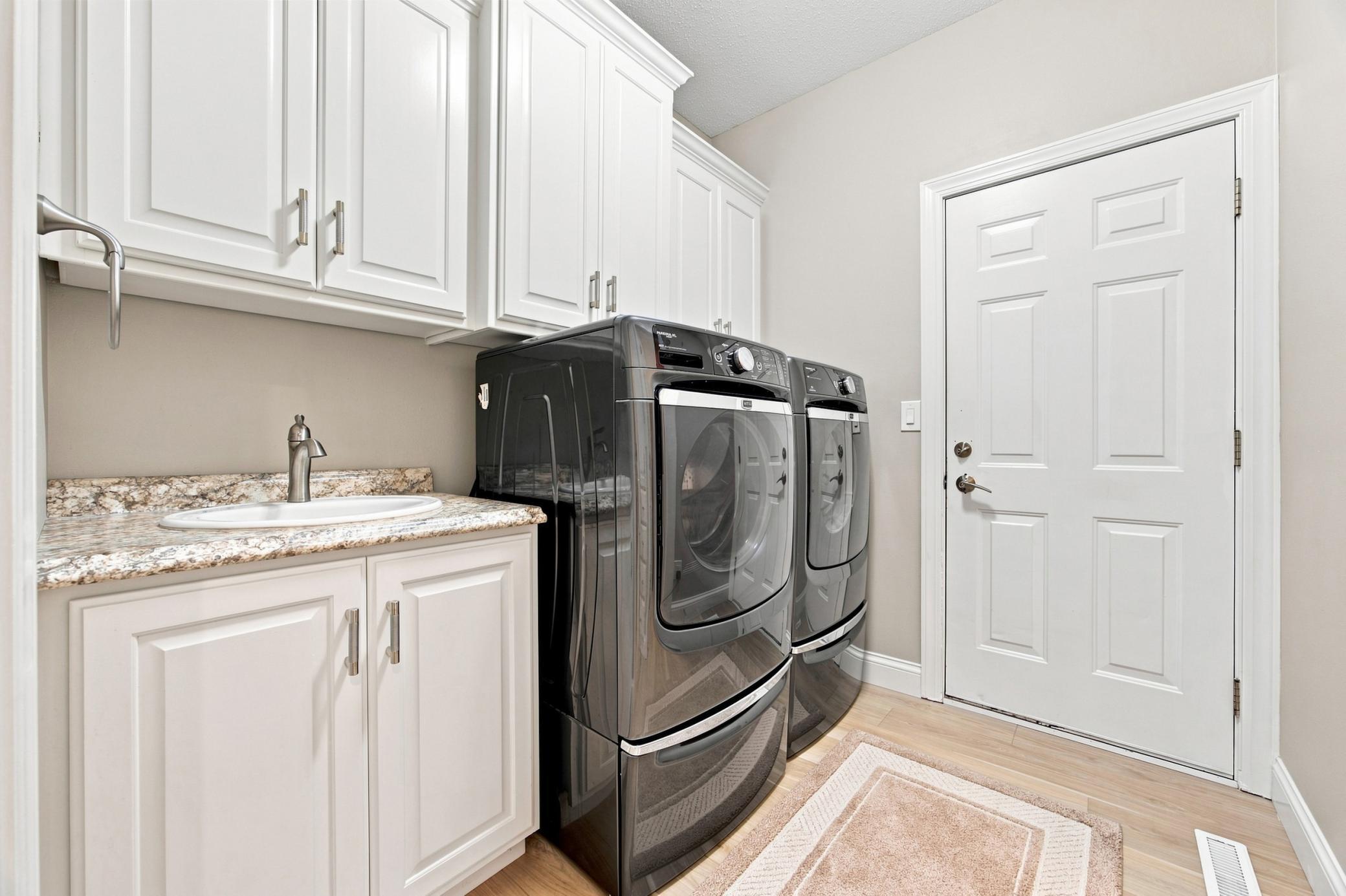 1999 single family home for sale at 2108 ROSE CREEK Boulevard S in Fargo, ND — 5 bed, 3 bath (photo 31 of 70)