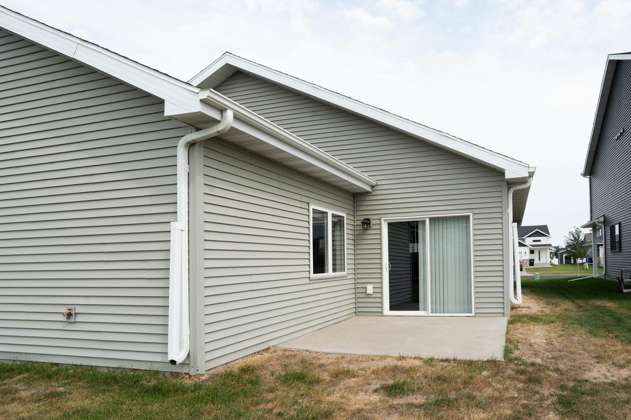 2018 single family home for sale at 7463 17th Street S in Fargo, ND — 3 bed, 2 bath (photo 4 of 36)