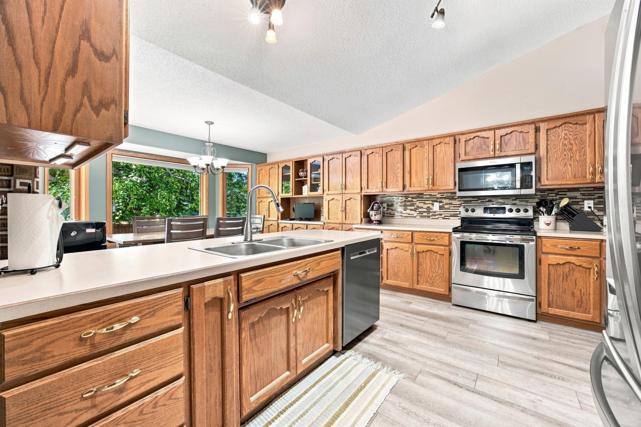 1992 single family home for sale at 3132 37 1/2 Avenue S in Fargo, ND — 4 bed, 3 bath (photo 11 of 59)