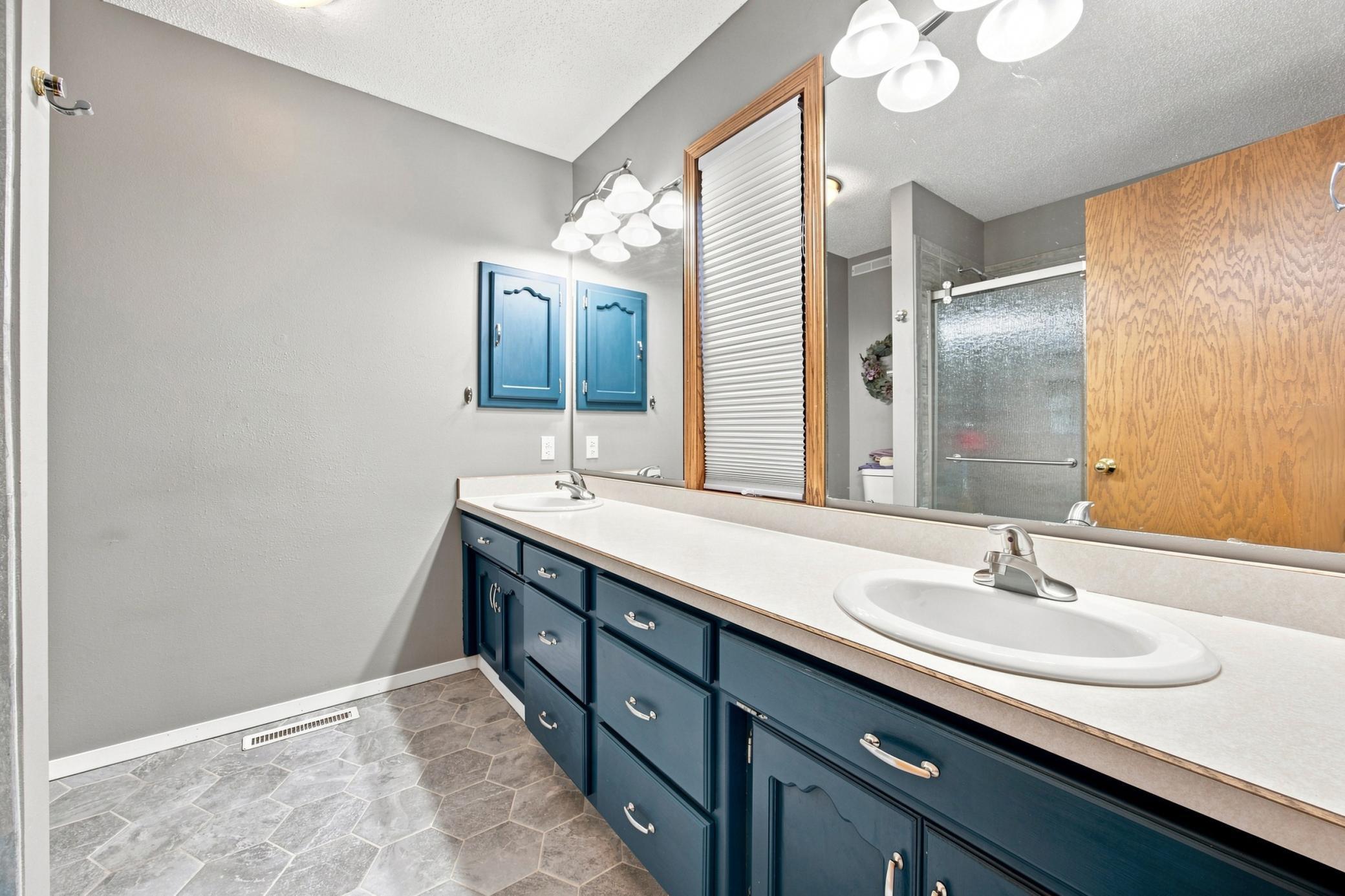 1992 single family home for sale at 3132 37 1/2 Avenue S in Fargo, ND — 4 bed, 3 bath (photo 20 of 59)