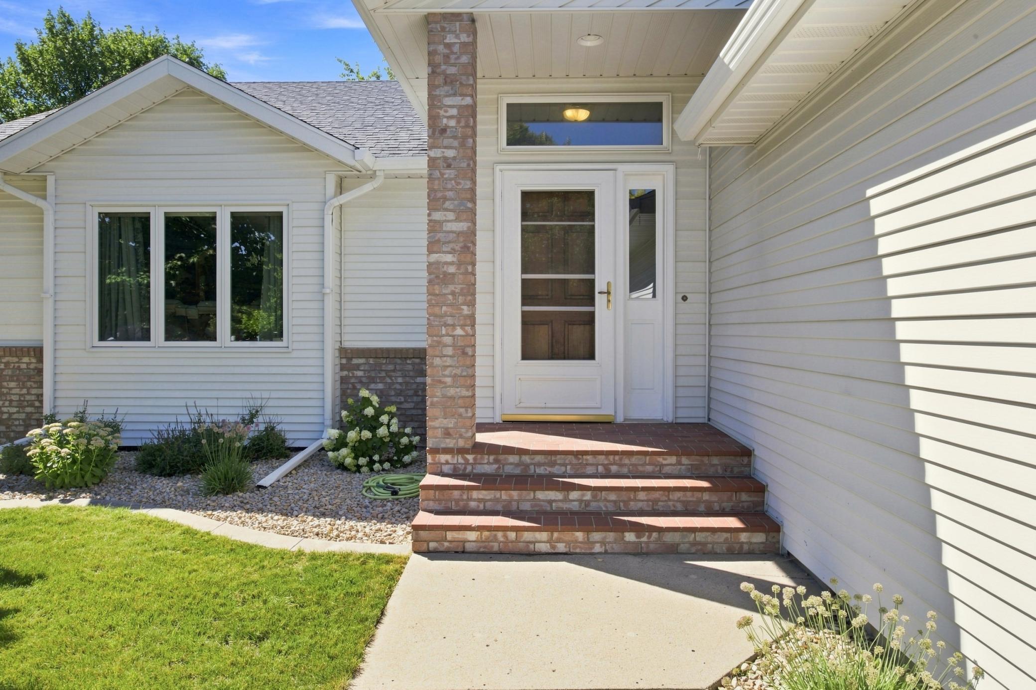 1992 single family home for sale at 3132 37 1/2 Avenue S in Fargo, ND — 4 bed, 3 bath (photo 3 of 59)