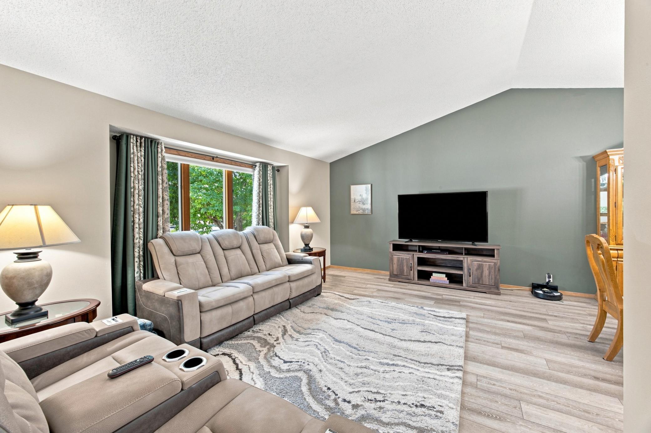 1992 single family home for sale at 3132 37 1/2 Avenue S in Fargo, ND — 4 bed, 3 bath (photo 5 of 59)