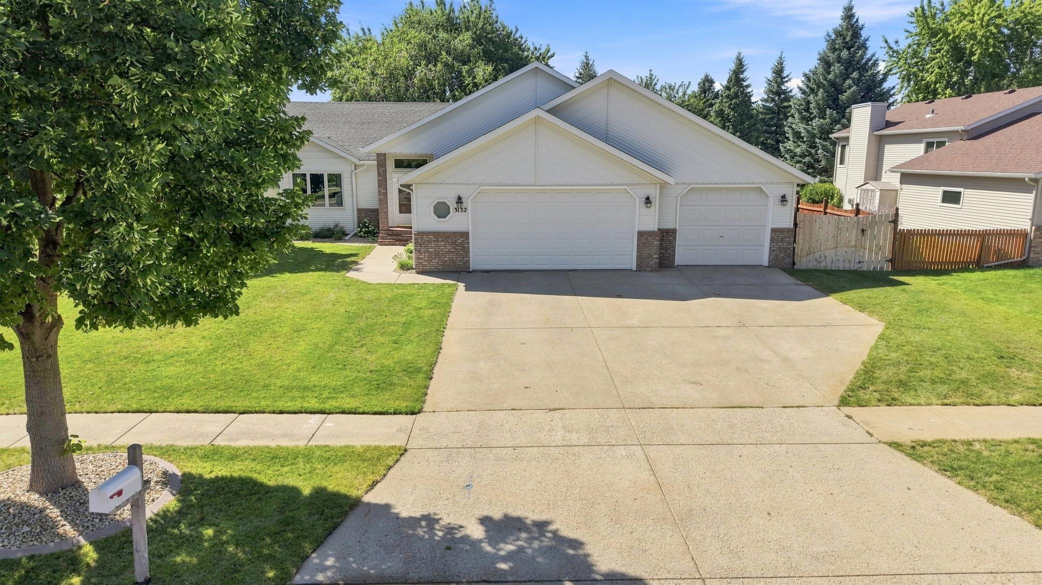 1992 single family home for sale at 3132 37 1/2 Avenue S in Fargo, ND — 4 bed, 3 bath (photo 43 of 59)