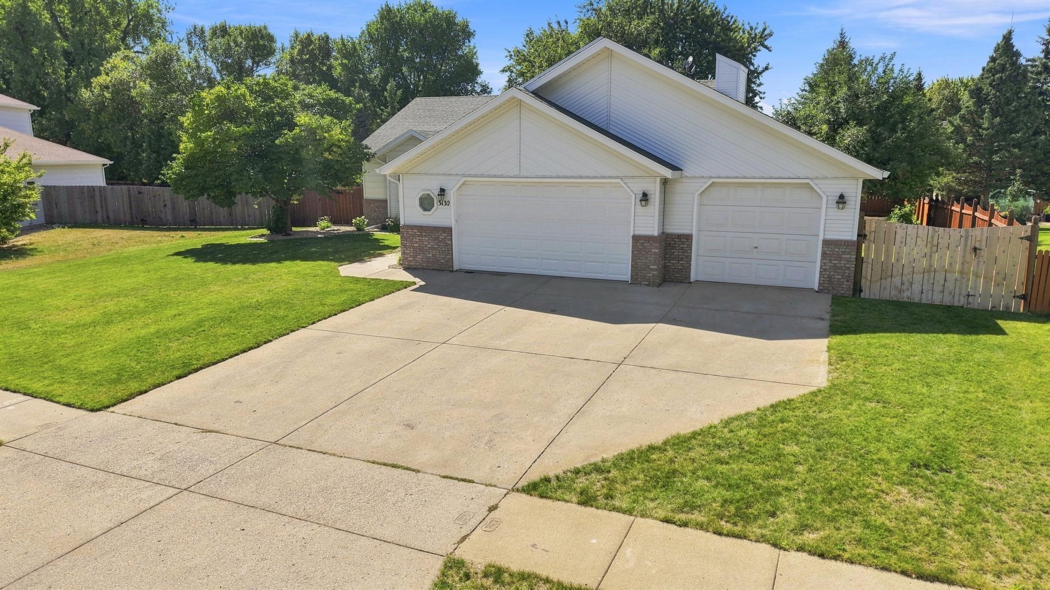 1992 single family home for sale at 3132 37 1/2 Avenue S in Fargo, ND — 4 bed, 3 bath (photo 44 of 59)