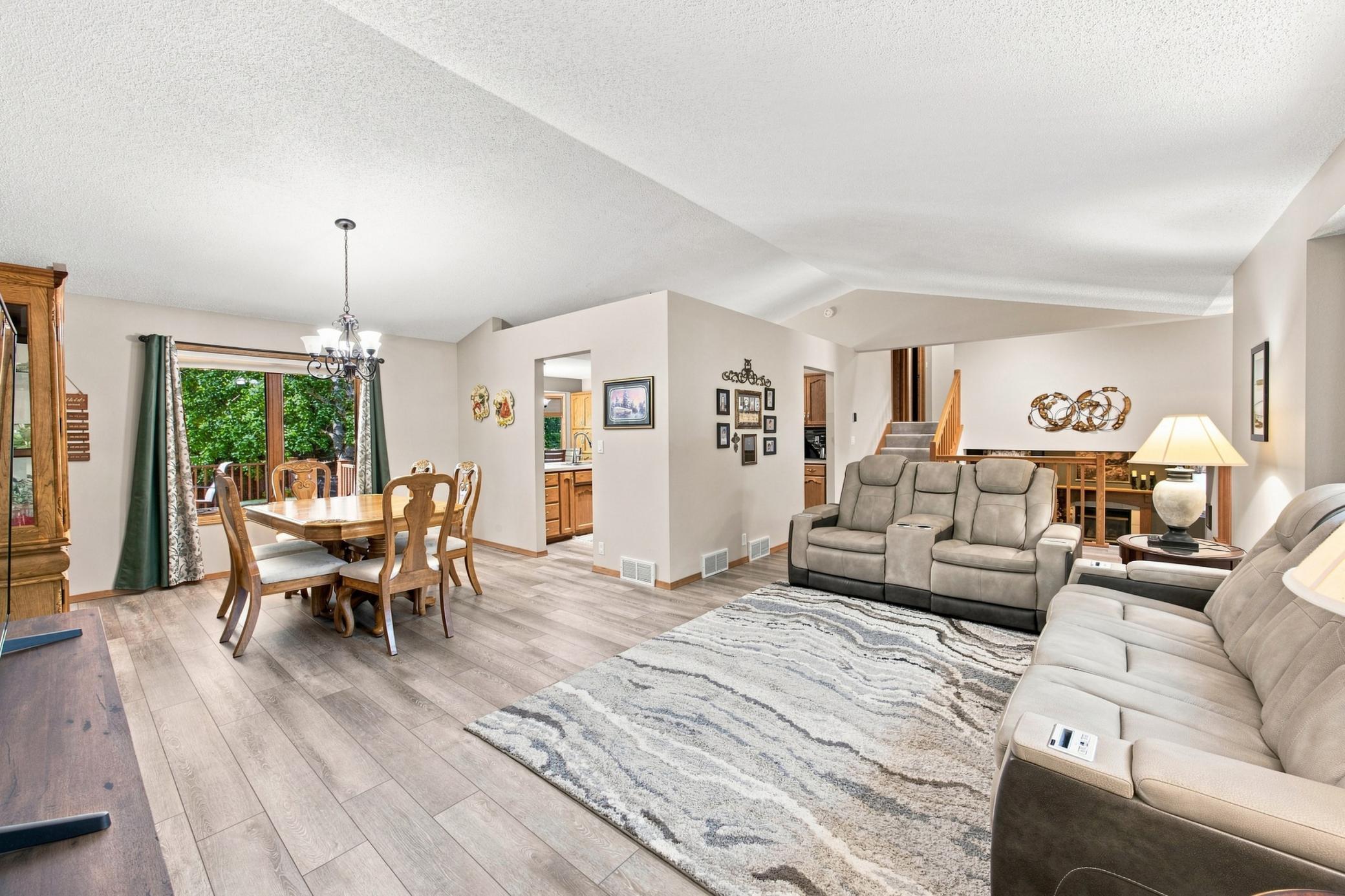 1992 single family home for sale at 3132 37 1/2 Avenue S in Fargo, ND — 4 bed, 3 bath (photo 6 of 59)