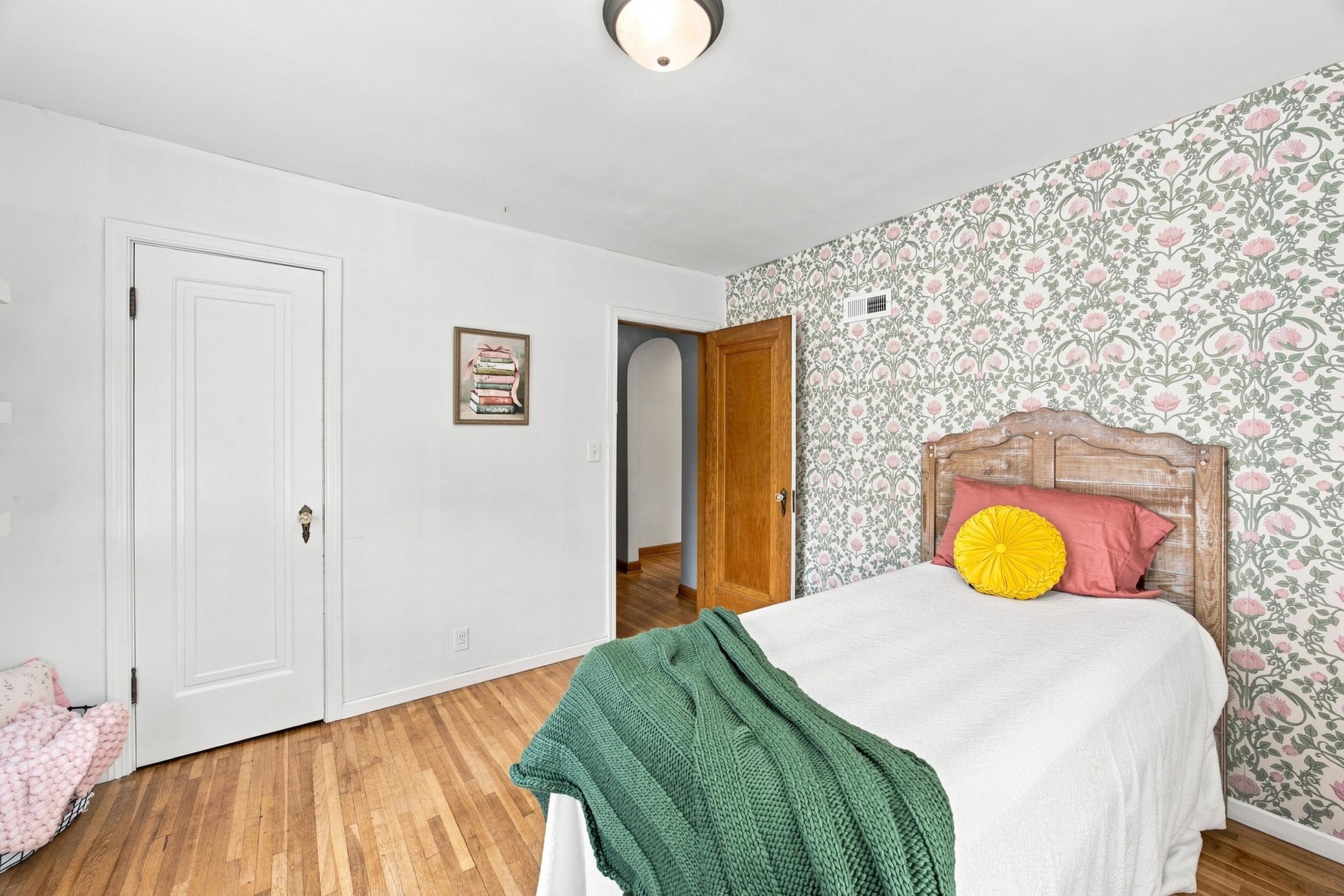 1939 single family home for sale at 514 4th Avenue S in Moorhead, MN — 3 bed, 2 bath (photo 23 of 46)