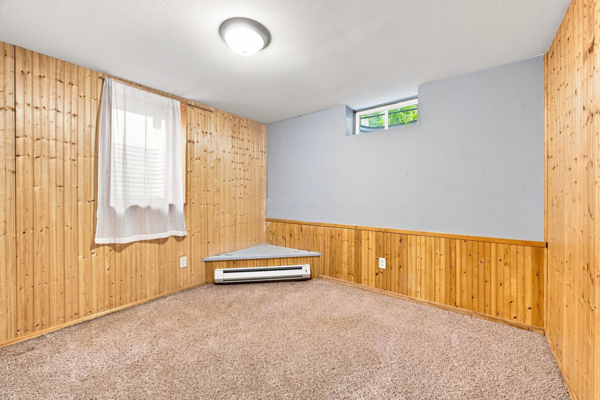 1939 single family home for sale at 514 4th Avenue S in Moorhead, MN — 3 bed, 2 bath (photo 32 of 46)