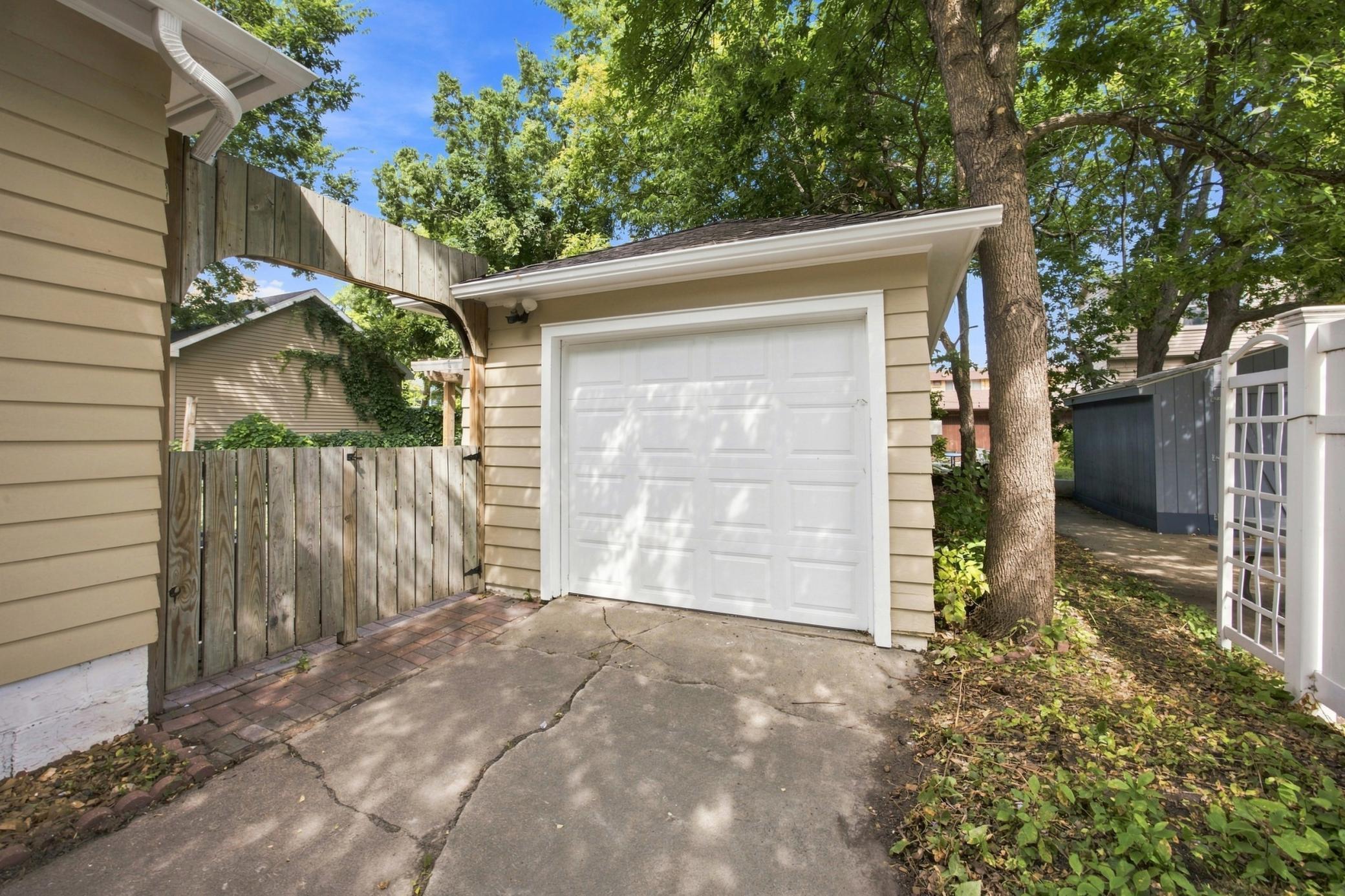 1939 single family home for sale at 514 4th Avenue S in Moorhead, MN — 3 bed, 2 bath (photo 42 of 46)