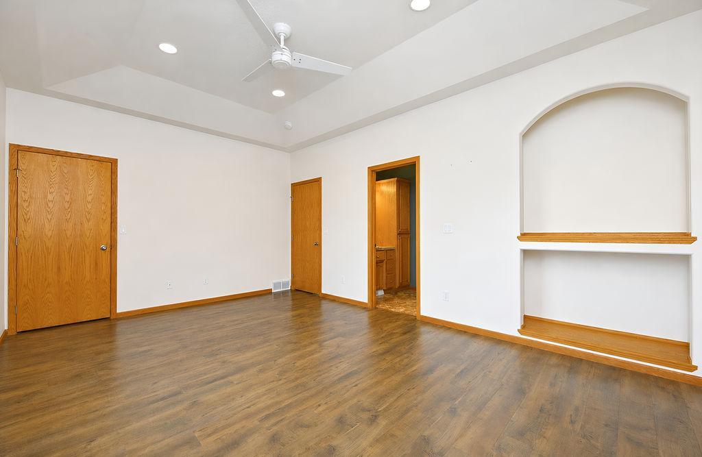 2003 single family home for sale at 938 Parkway Drive in West Fargo, ND — 5 bed, 3 bath (photo 17 of 51)