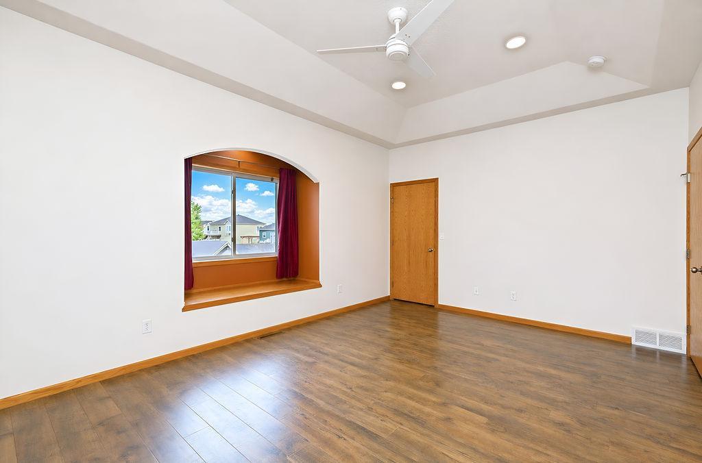 2003 single family home for sale at 938 Parkway Drive in West Fargo, ND — 5 bed, 3 bath (photo 18 of 51)
