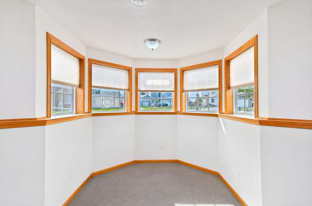 2003 single family home for sale at 938 Parkway Drive in West Fargo, ND — 5 bed, 3 bath (photo 25 of 51)