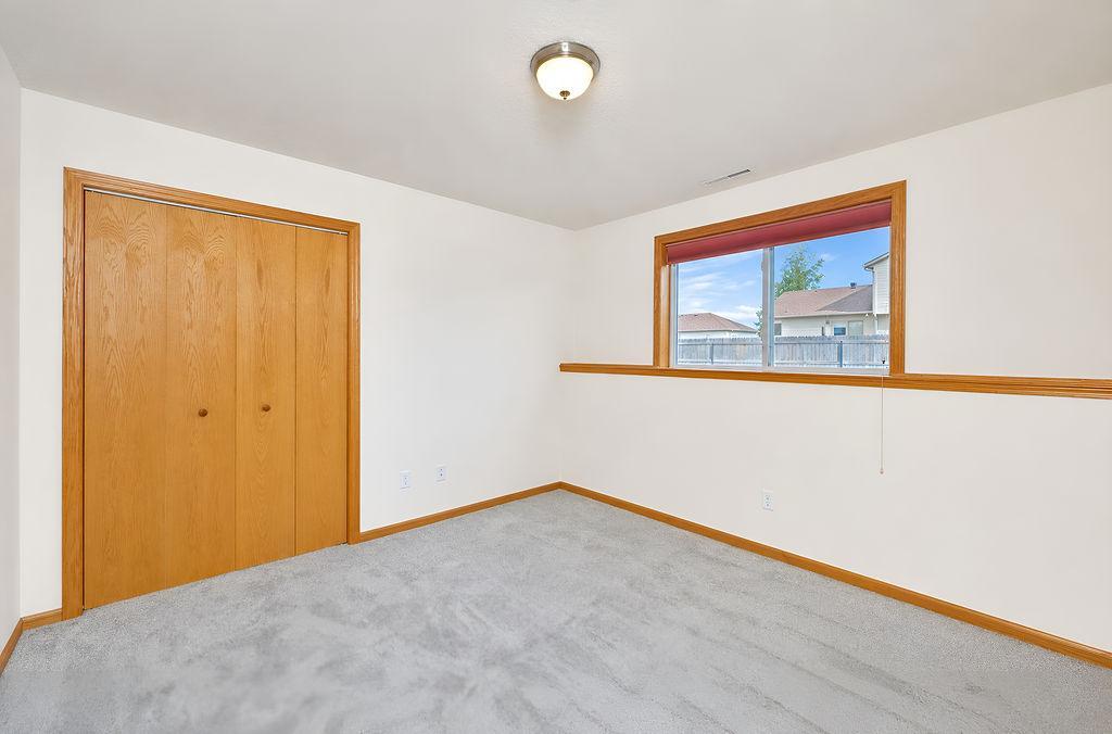 2003 single family home for sale at 938 Parkway Drive in West Fargo, ND — 5 bed, 3 bath (photo 29 of 51)