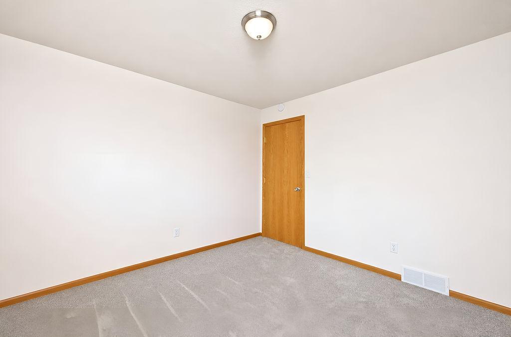 2003 single family home for sale at 938 Parkway Drive in West Fargo, ND — 5 bed, 3 bath (photo 30 of 51)
