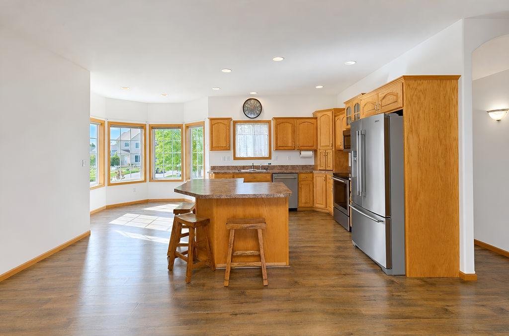 2003 single family home for sale at 938 Parkway Drive in West Fargo, ND — 5 bed, 3 bath (photo 4 of 51)