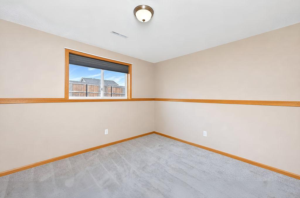 2003 single family home for sale at 938 Parkway Drive in West Fargo, ND — 5 bed, 3 bath (photo 31 of 51)