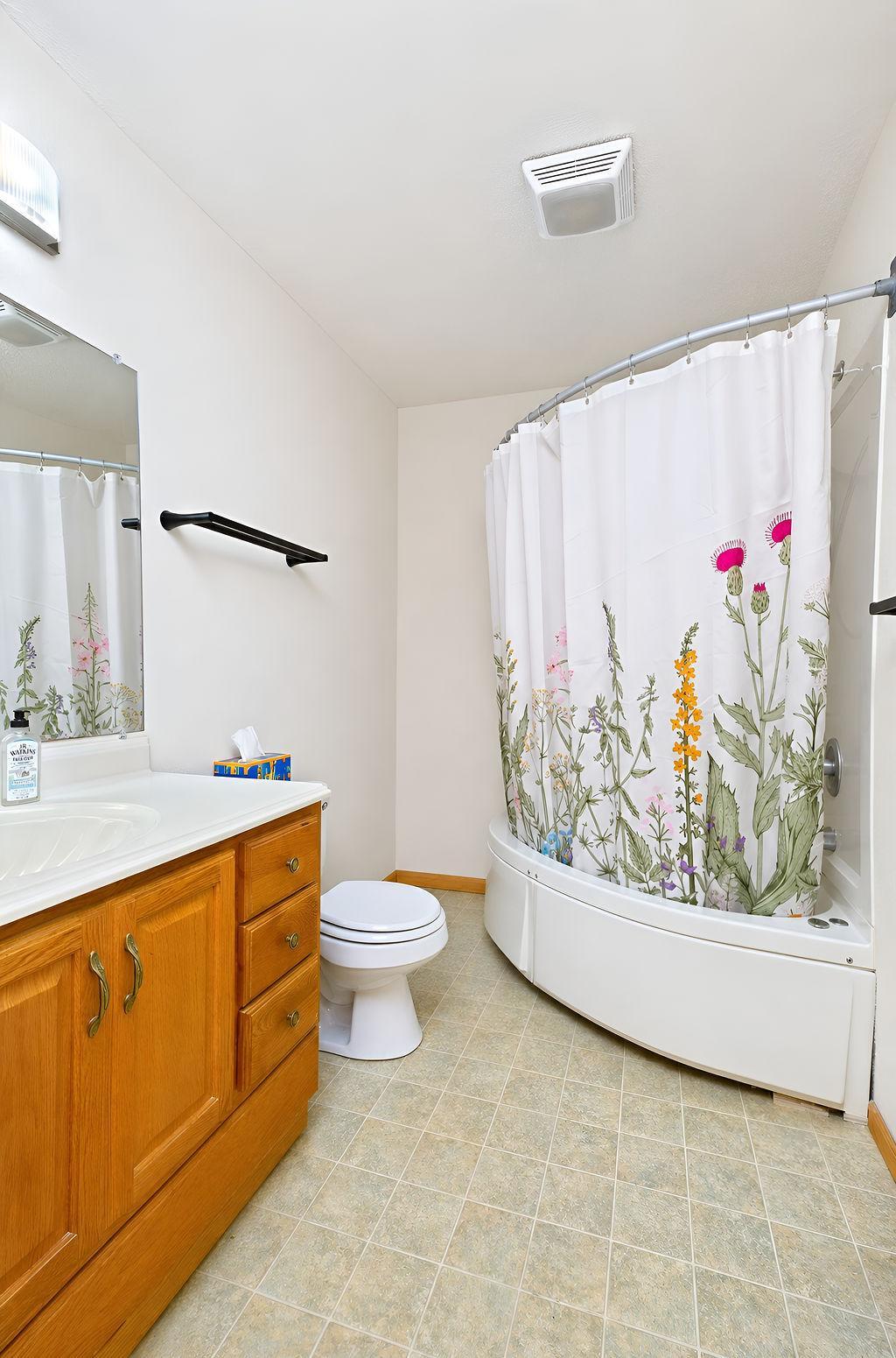 2003 single family home for sale at 938 Parkway Drive in West Fargo, ND — 5 bed, 3 bath (photo 36 of 51)