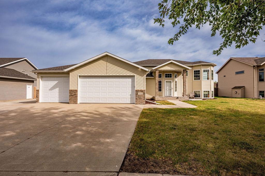 2003 single family home for sale at 938 Parkway Drive in West Fargo, ND — 5 bed, 3 bath (photo 44 of 51)