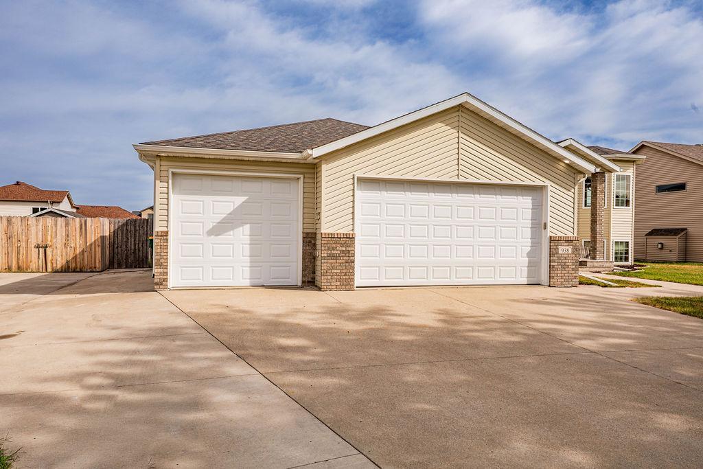 2003 single family home for sale at 938 Parkway Drive in West Fargo, ND — 5 bed, 3 bath (photo 45 of 51)