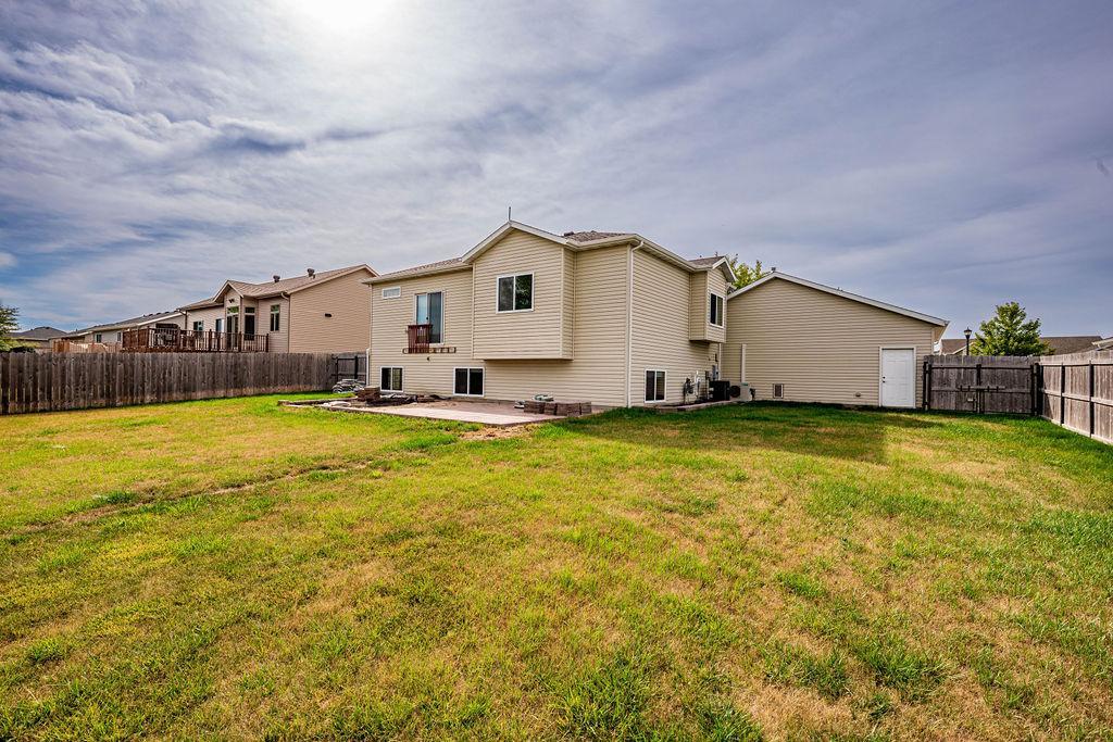 2003 single family home for sale at 938 Parkway Drive in West Fargo, ND — 5 bed, 3 bath (photo 48 of 51)