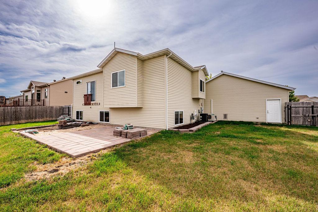 2003 single family home for sale at 938 Parkway Drive in West Fargo, ND — 5 bed, 3 bath (photo 49 of 51)