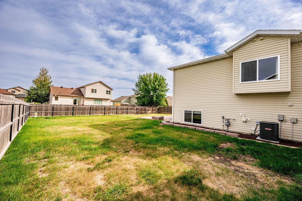 2003 single family home for sale at 938 Parkway Drive in West Fargo, ND — 5 bed, 3 bath (photo 50 of 51)