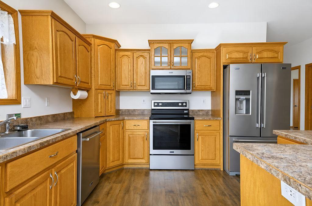 2003 single family home for sale at 938 Parkway Drive in West Fargo, ND — 5 bed, 3 bath (photo 6 of 51)