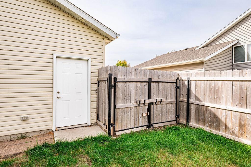 2003 single family home for sale at 938 Parkway Drive in West Fargo, ND — 5 bed, 3 bath (photo 51 of 51)