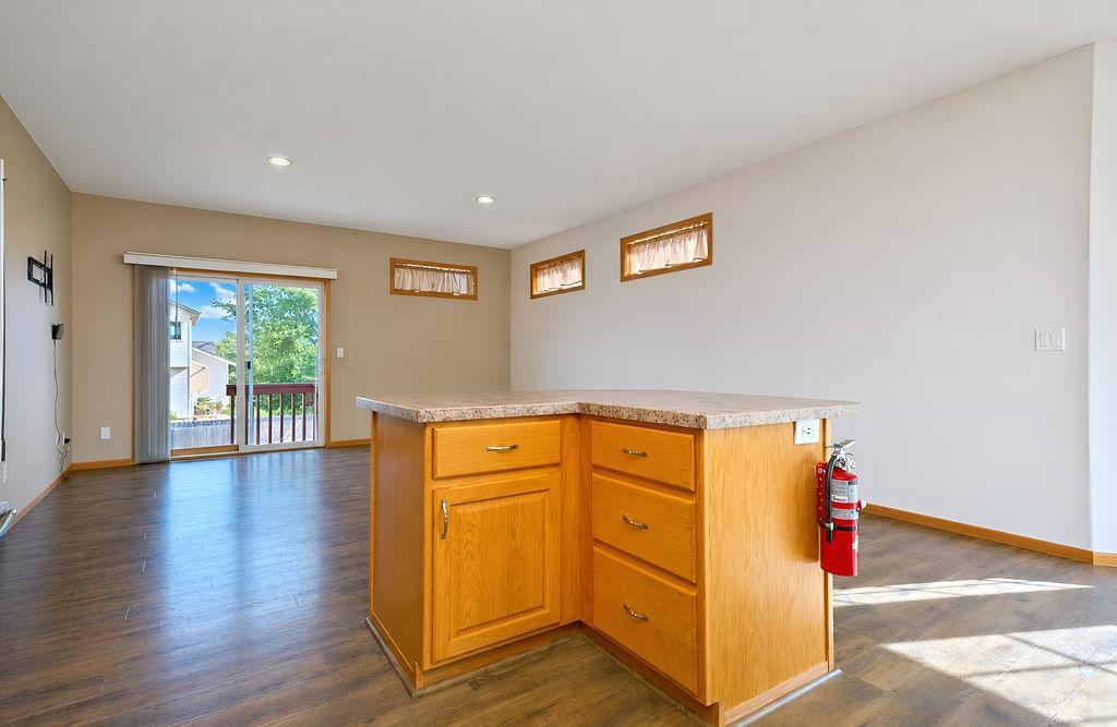 2003 single family home for sale at 938 Parkway Drive in West Fargo, ND — 5 bed, 3 bath (photo 7 of 51)