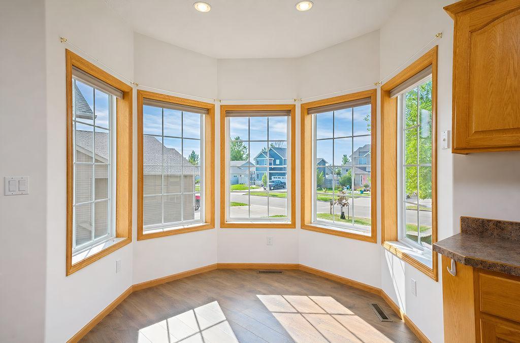 2003 single family home for sale at 938 Parkway Drive in West Fargo, ND — 5 bed, 3 bath (photo 8 of 51)
