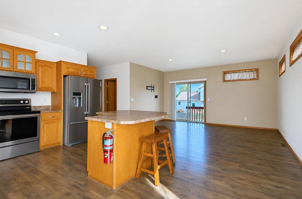 2003 single family home for sale at 938 Parkway Drive in West Fargo, ND — 5 bed, 3 bath (photo 9 of 51)