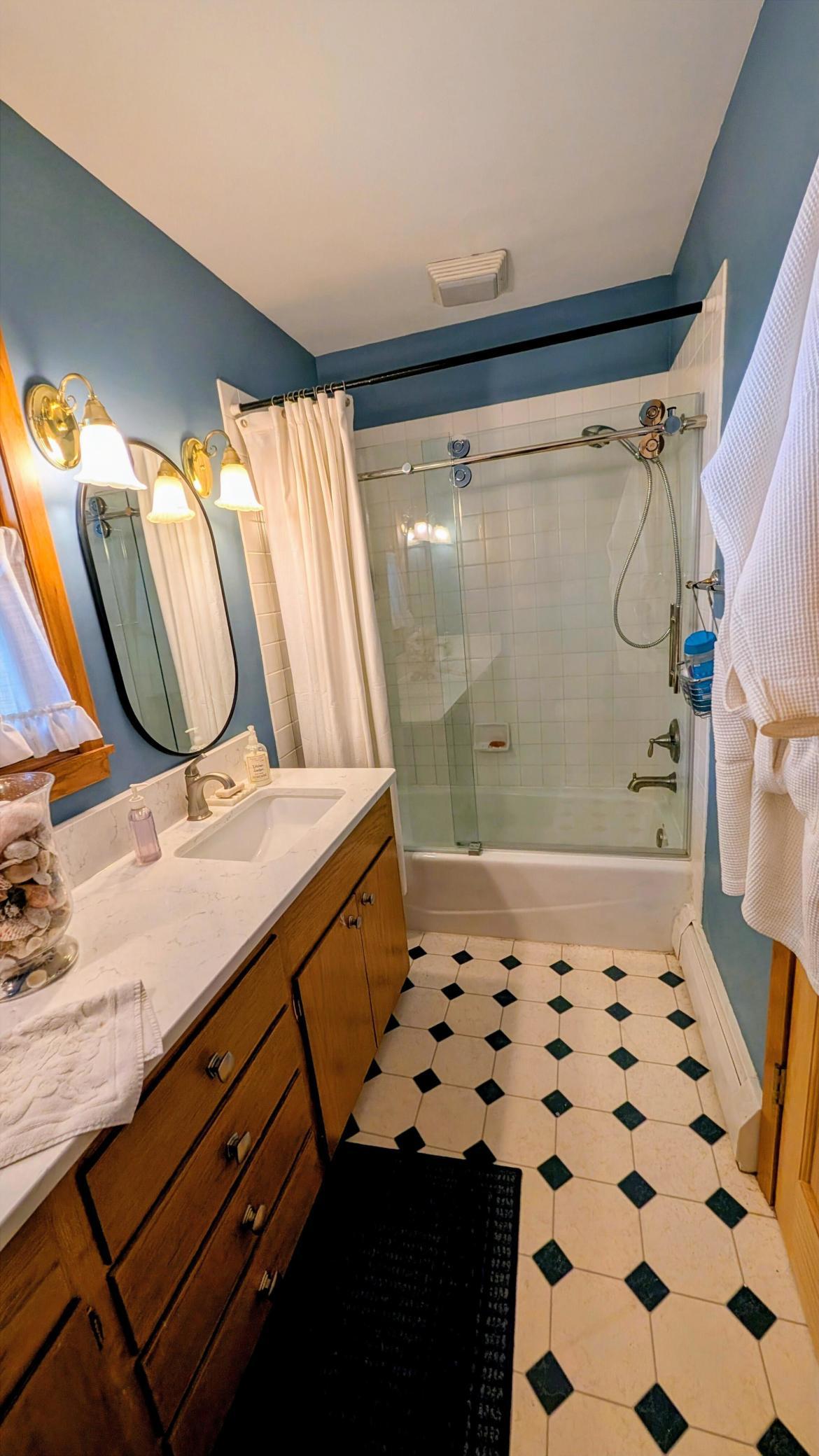 1963 single family home for sale at 1207 22nd Avenue S in Moorhead, MN — 4 bed, 4 bath (photo 24 of 34)