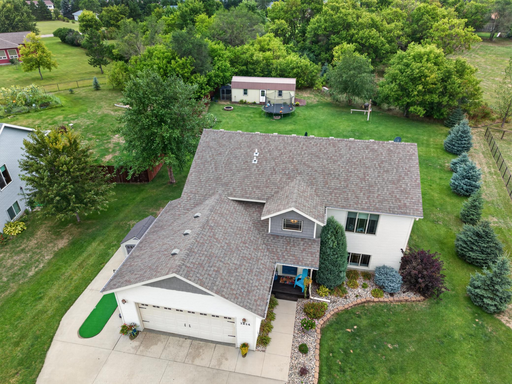 2012 single family home for sale at 1214 6th Avenue NW in Perham, MN — 4 bed, 2 bath (photo 3 of 44)