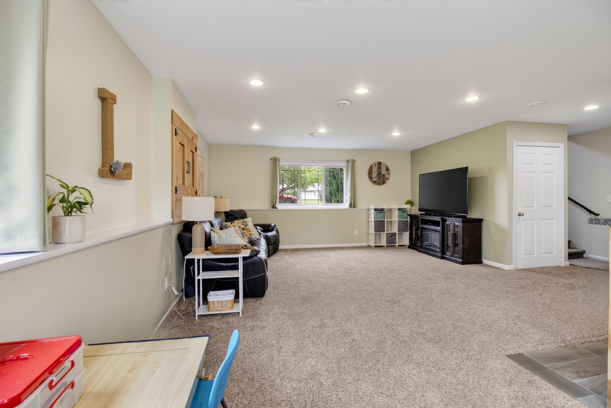 2012 single family home for sale at 1214 6th Avenue NW in Perham, MN — 4 bed, 2 bath (photo 39 of 44)