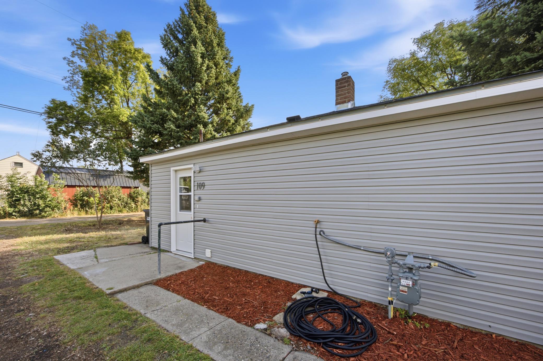 1957 single family home for sale at 109 2nd Avenue SW in Dilworth, MN — 1 bed, 1 bath (photo 3 of 27)