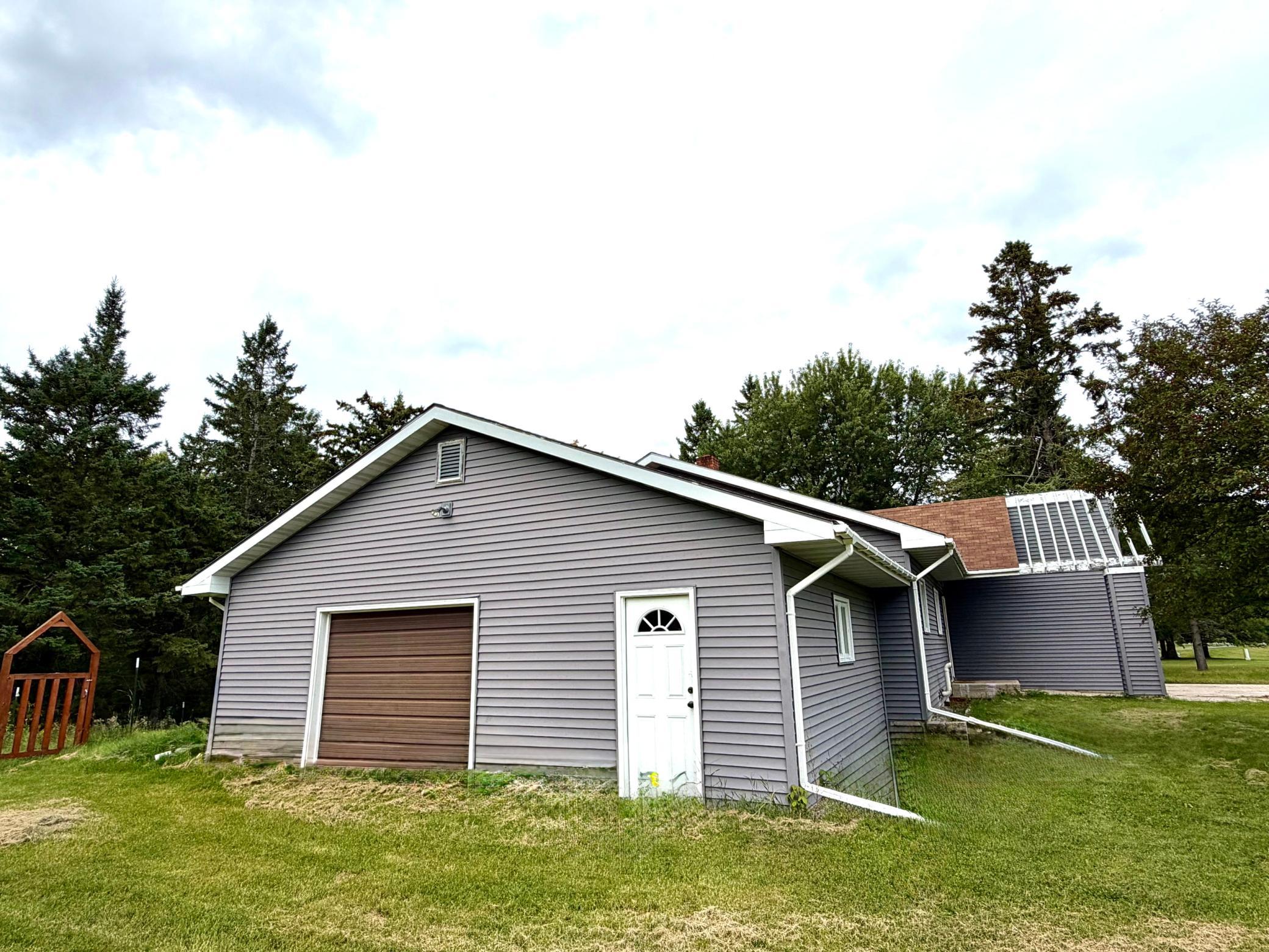 1978 single family home for sale at 32965 County Road 5 in Warroad, MN — 3 bed, 3 bath (photo 16 of 16)