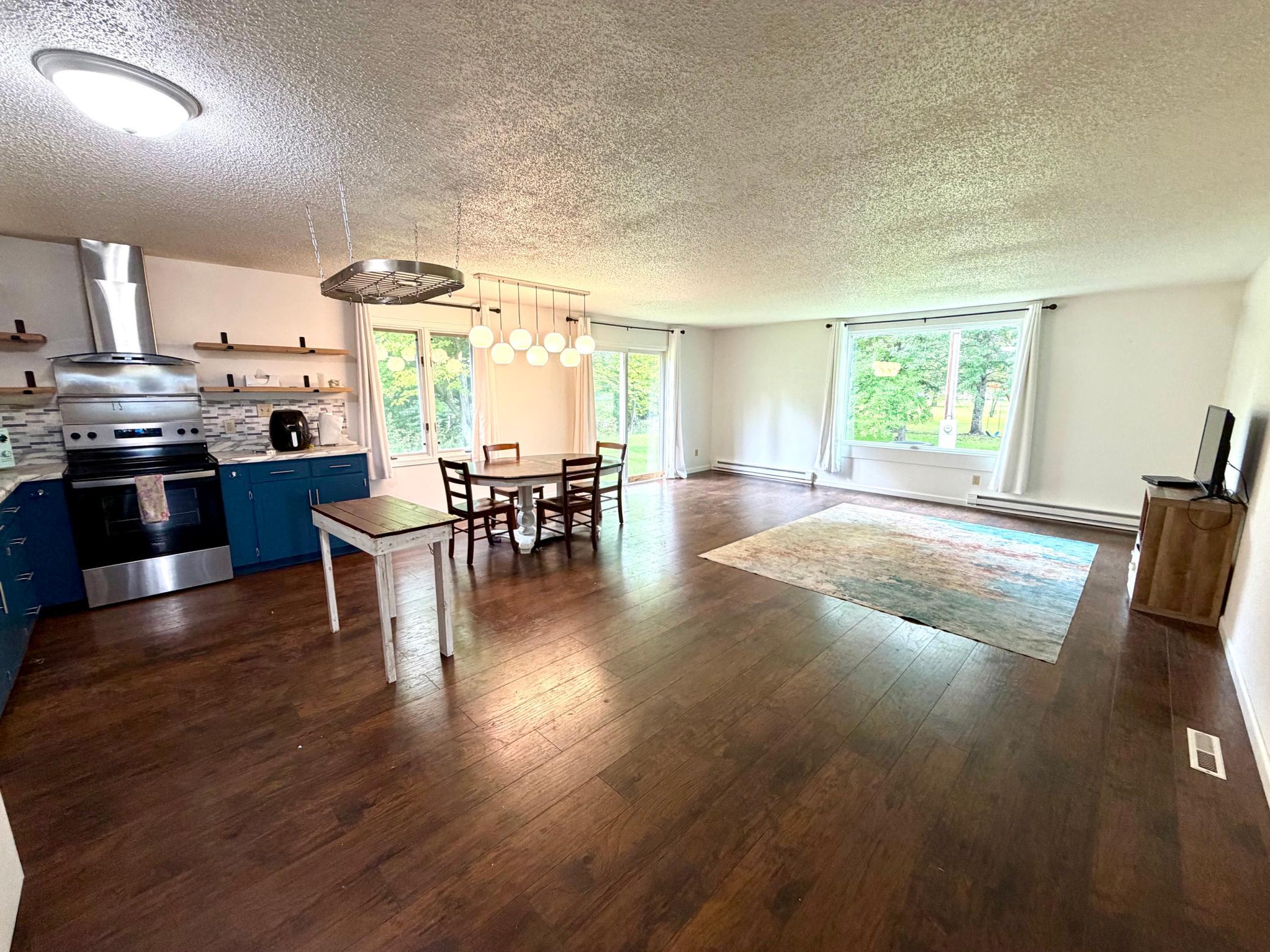 1978 single family home for sale at 32965 County Road 5 in Warroad, MN — 3 bed, 3 bath (photo 3 of 16)